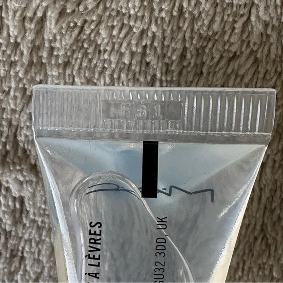 NEW! MAC Clear Mini Lipglass - Picture 4 of 5